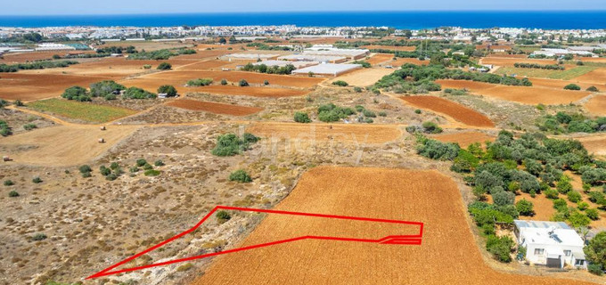 Campo residencial a la venta en Paralimni