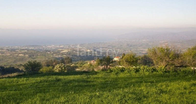 Campo residencial a la venta en Paphos