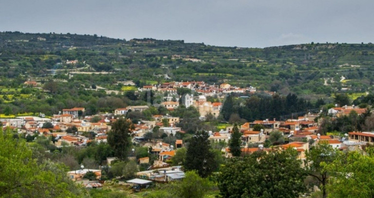 Pole mieszkaniowe na sprzedaż w Paphos