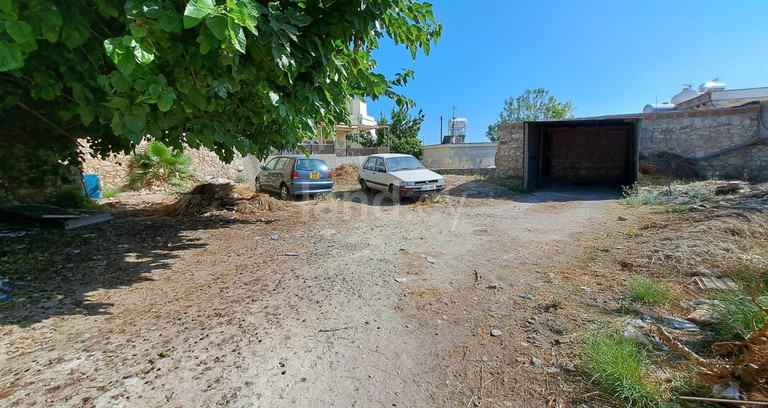 Fält avsett för boende till salu i Paphos