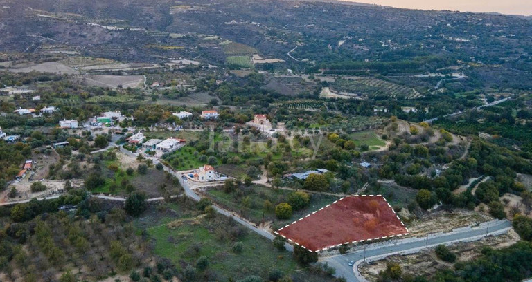 Pole mieszkaniowe na sprzedaż w Paphos