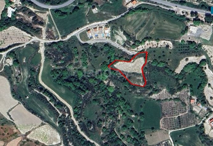 Campo residencial a la venta en Paphos