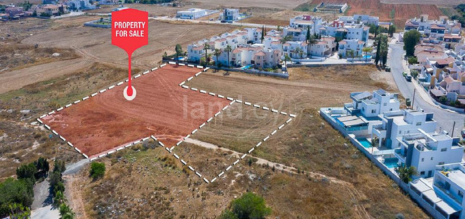 Campo residencial a la venta en Paralimni