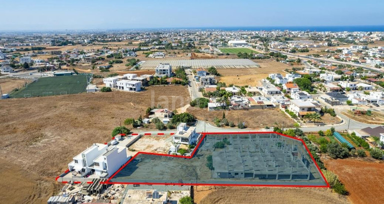 Residential field for sale in Deryneia