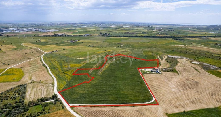 Сельскохозяйственное поле на продажу в Ларнака