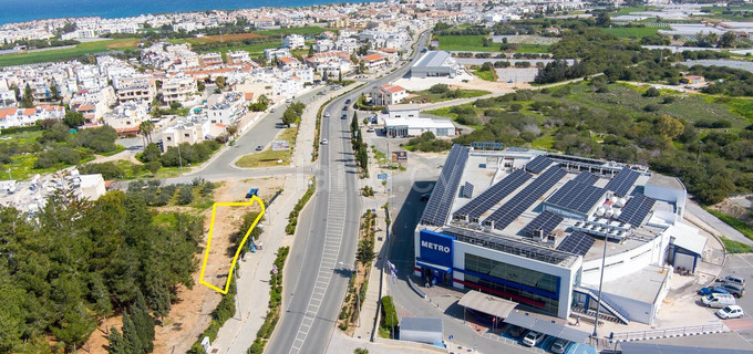Kommersiellt fält till salu i Paralimni
