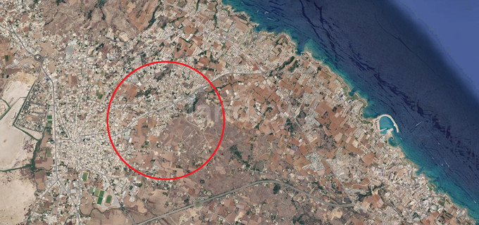 Fält avsett för boende till salu i Paralimni