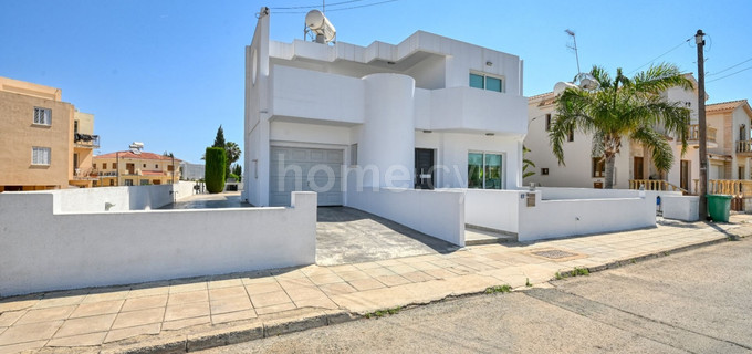 Villa in Paralimni zu verkaufen