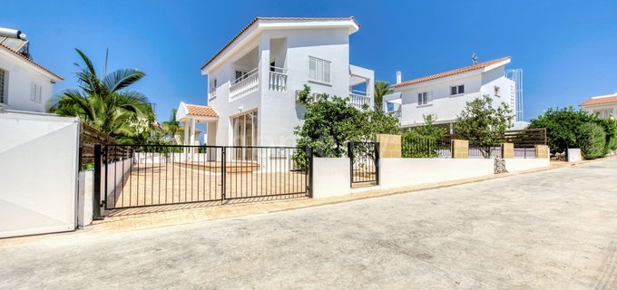 Villa for sale in Pernera