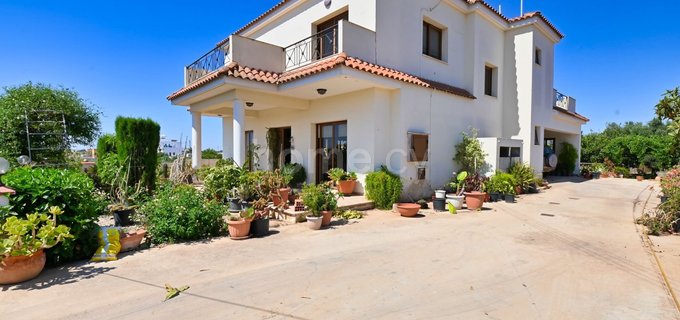 Villa a la venta en Deryneia