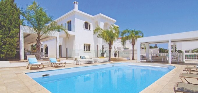 Villa for sale in Paralimni