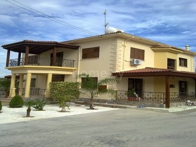 Villa for sale in Larnaca