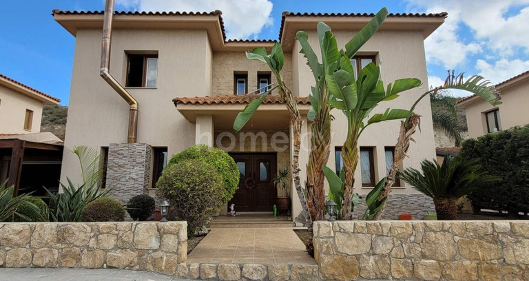 Villa for sale in Larnaca