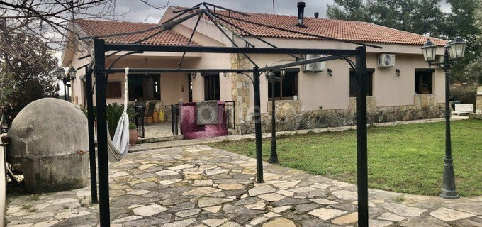 Вилла на продажу в Лимассол