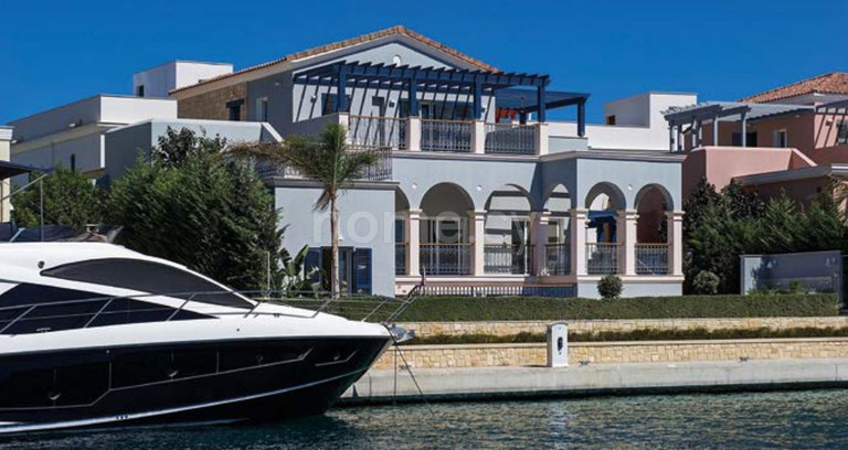 Вилла на продажу в Лимассол