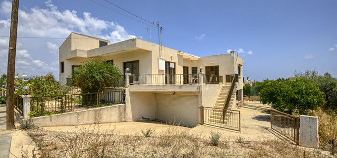 Villa till salu i Deryneia