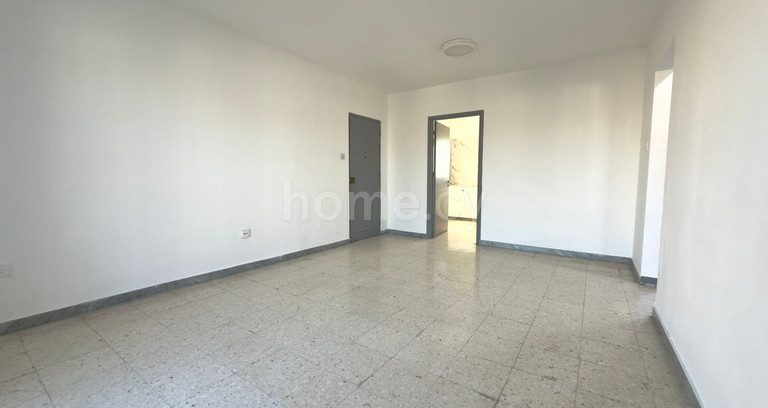 Lägenhet på högst våning till salu i Larnaca