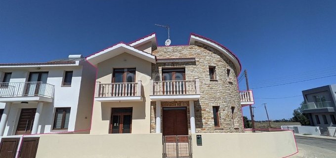 Двухквартирный дом на продажу в Ларнака