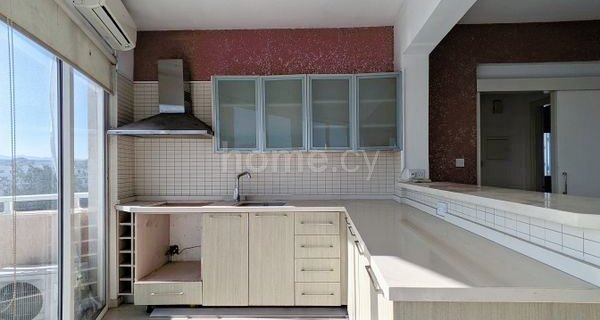Dachgeschosswohnung in Nicosia zu verkaufen