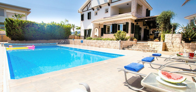 Villa for sale in Ayia Triada