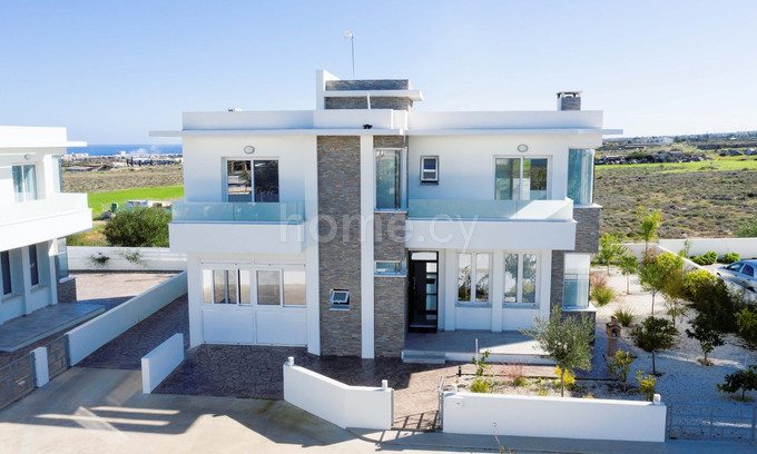Villa for sale in Paralimni