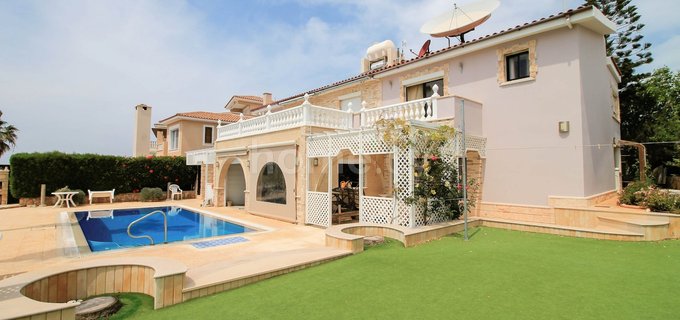 Villa in Peyia zu verkaufen