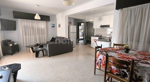 Apartamento en la planta superior para alquilar en Larnaca