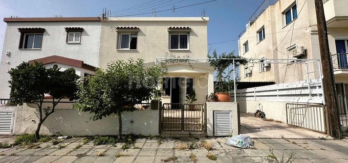 Maison mitoyenne par le garage à vendre à Larnaca