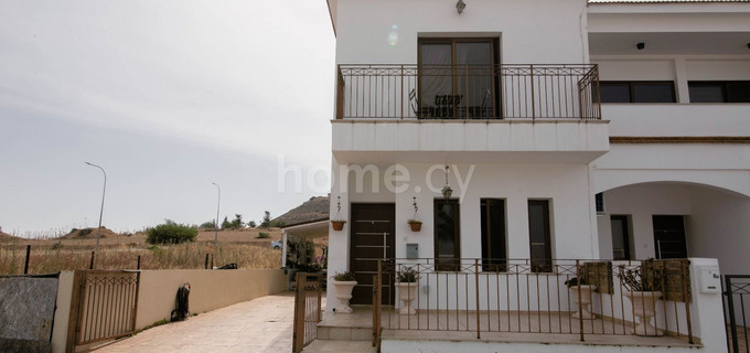 Casa semi independiente a la venta en Larnaca