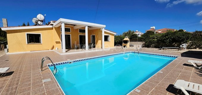 Bungalow for sale in Peyia