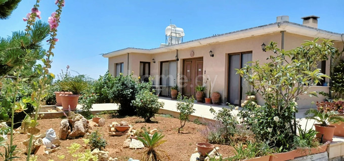 Вилла на продажу в Лимассол