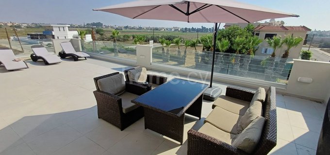 Top floor apartment to rent in Larnaca