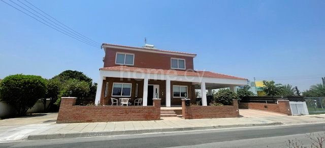 Villa for sale in Larnaca