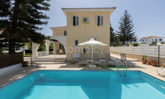 Villa in Ayia Triada zu verkaufen