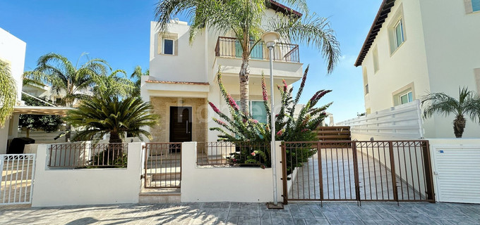 Villa to rent in Pernera