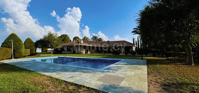 Villa in Nicosia zu verkaufen