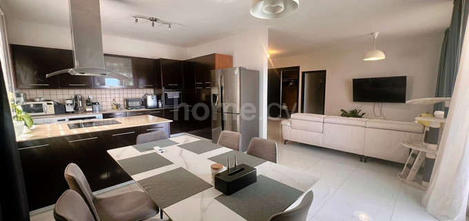 Apartamento en la planta superior a la venta en Larnaca