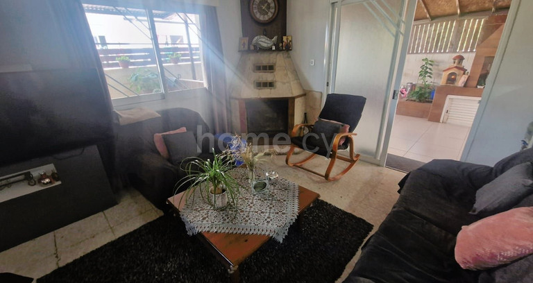 Смежный дом на продажу в Лимассол