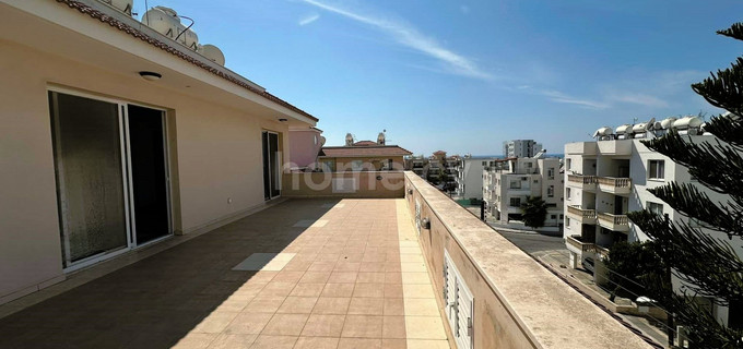 Top floor apartment to rent in Paphos