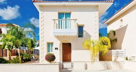 Villa for sale in Pernera