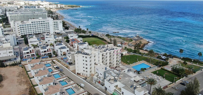 Apartamento en la planta baja a la venta en Protaras