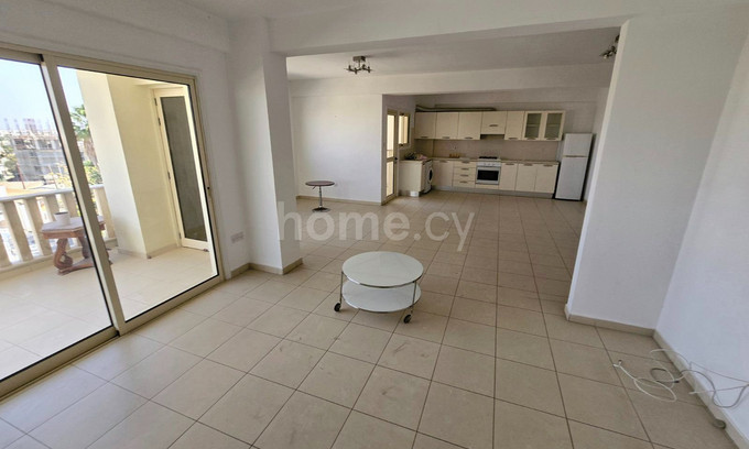 Apartamento en la planta superior para alquilar en Larnaca