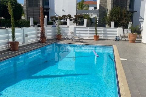 Villa to rent in Pernera