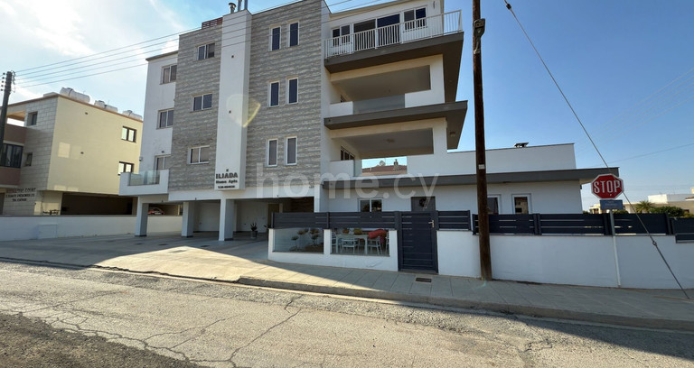 Takvåning till salu i Deryneia