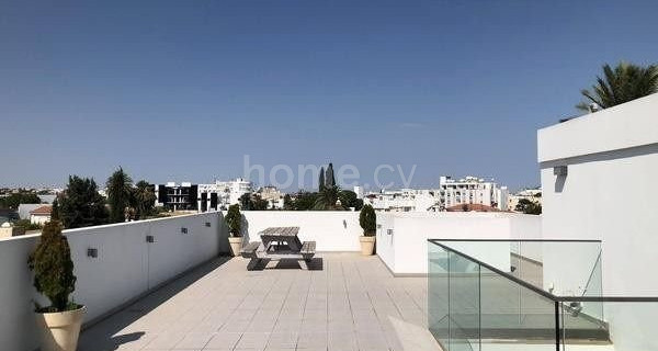 Apartamento en la planta superior para alquilar en Nicosia