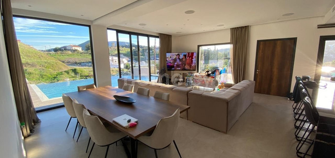 Вилла на продажу в Лимассол