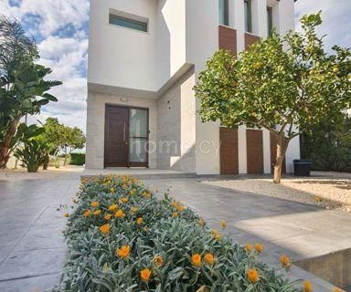 Villa for sale in Ayia Triada