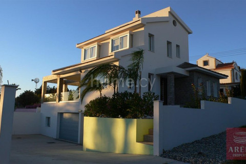 House for sale in Paralimni