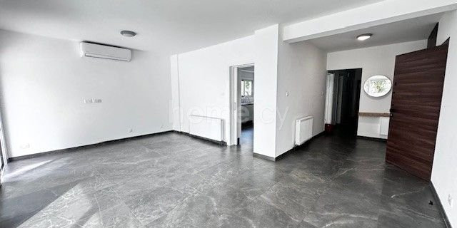 Apartamento en la planta baja para alquilar en Nicosia