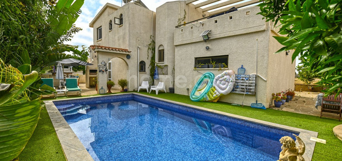 Villa for sale in Deryneia